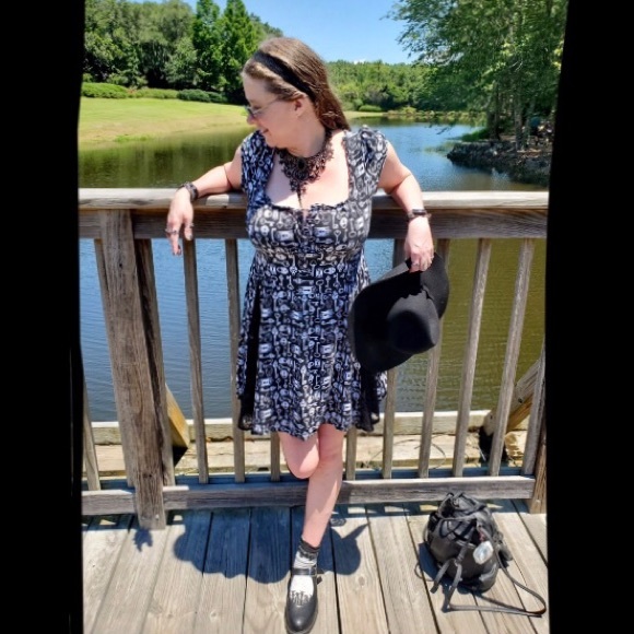 Meet Your Posher! A few pics showing my style. - Picture 1 of 8